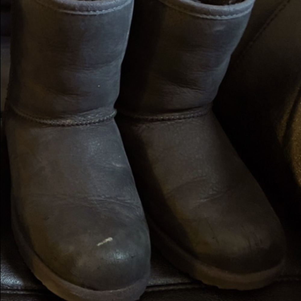 KIDS UGGS SIZE 3